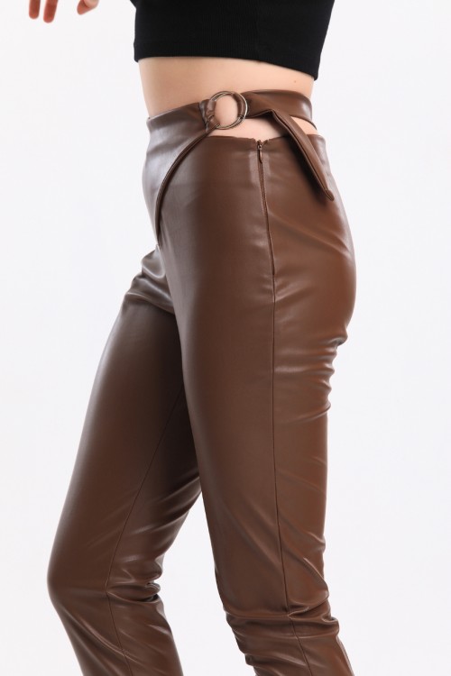 Kahverengi Kemer Detaylı Deri Pantolon